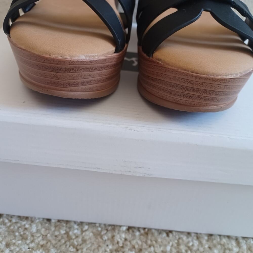 Bamboo Y2K Black Tan Wedge Sandals 6.5 EUC - Picture 6 of 9